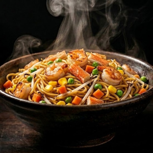 Stegte nudler med rejer og krabbekød