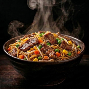 Stegte nudler med oksekød og sort peber